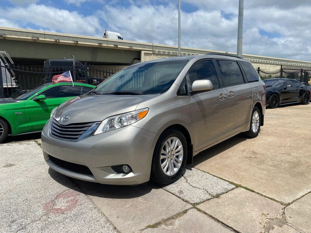2015 Toyota Sienna XLE 8-Passenger