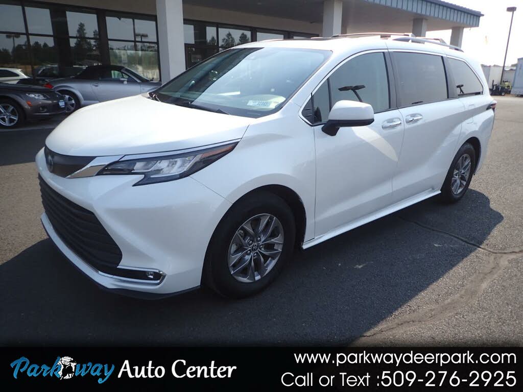 2022 Toyota Sienna XLE 8-Passenger