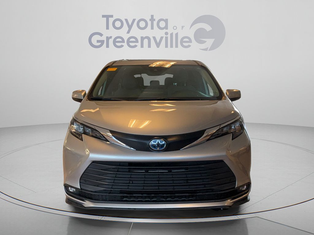 2025 Toyota Sienna XLE 8 Passenger