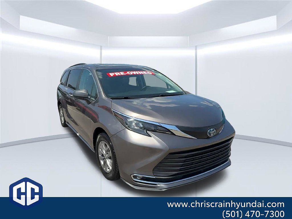 2024 Toyota Sienna XLE 8-Passenger