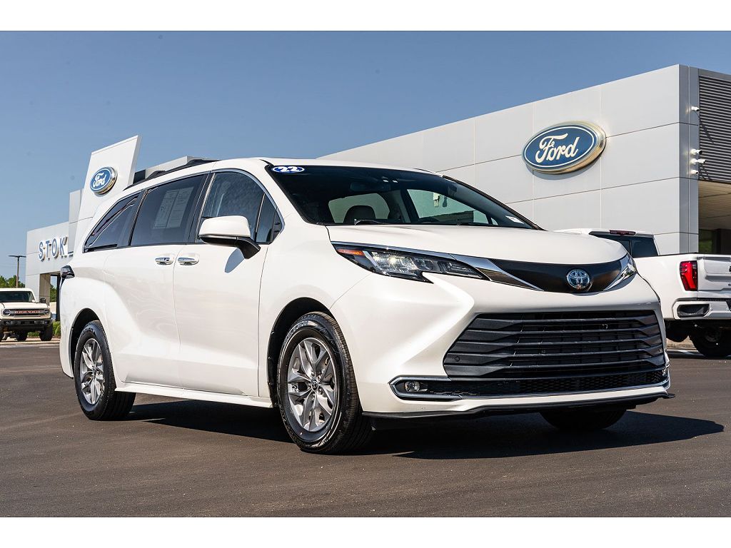 2022 Toyota Sienna XLE 7-Passenger