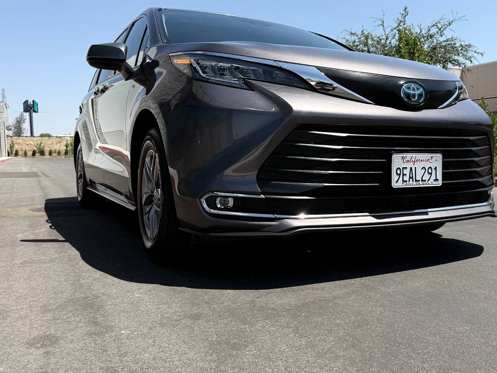 2022 Toyota Sienna XLE 7-Passenger