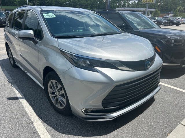 2024 Toyota Sienna XLE 8-Passenger