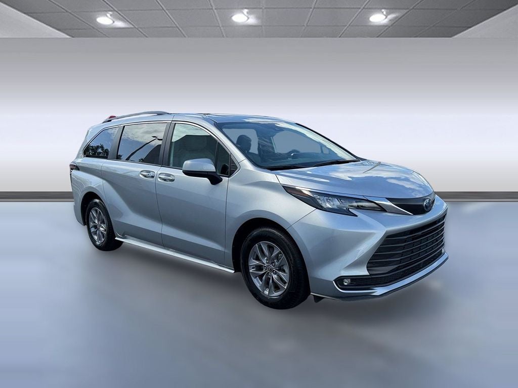2025 Toyota Sienna Sienna XLE (XLE FWD 8-Passenger (Natl))