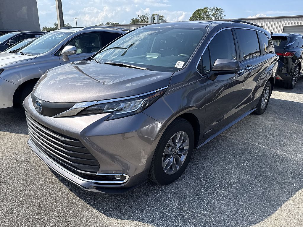 2021 Toyota Sienna XLE