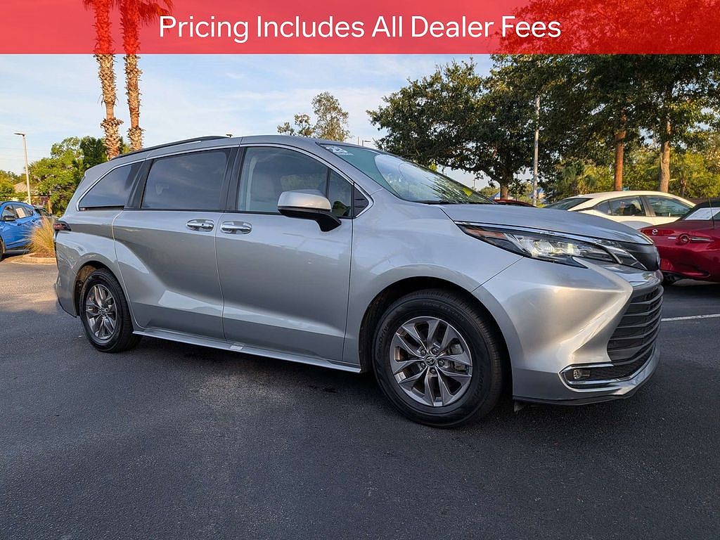 2023 Toyota Sienna XLE
