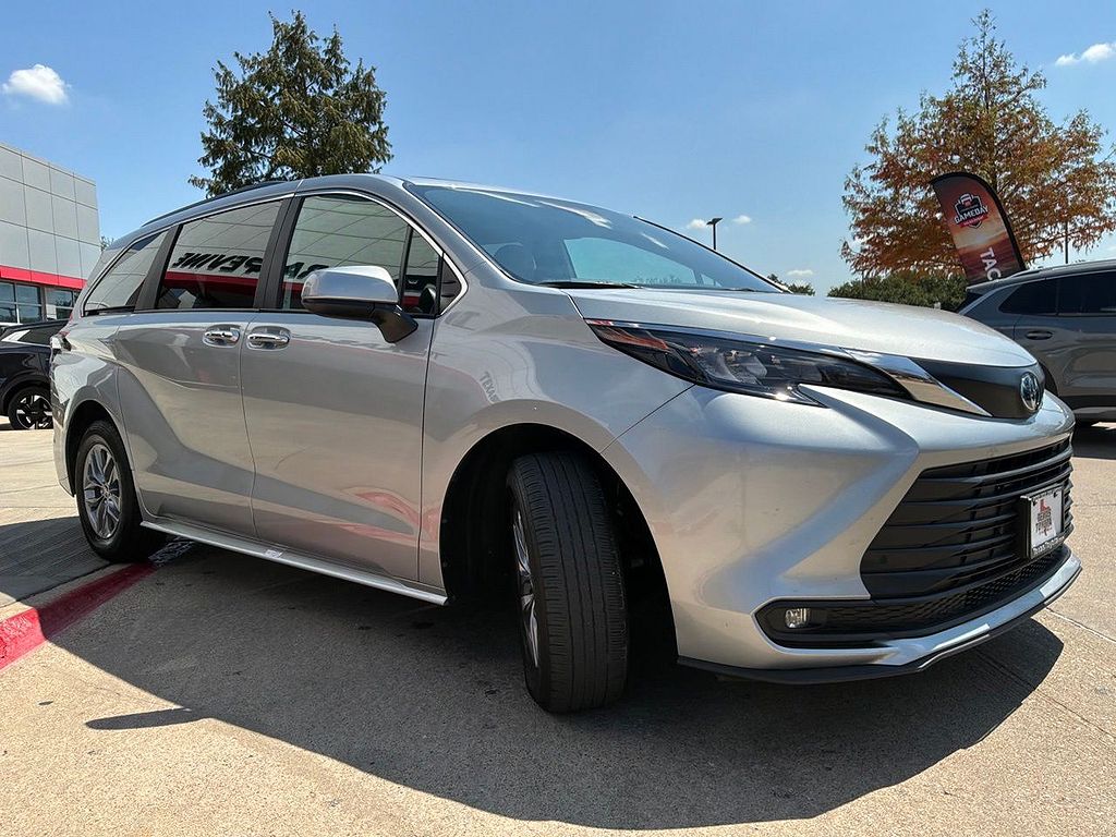 2025 Toyota Sienna XLE