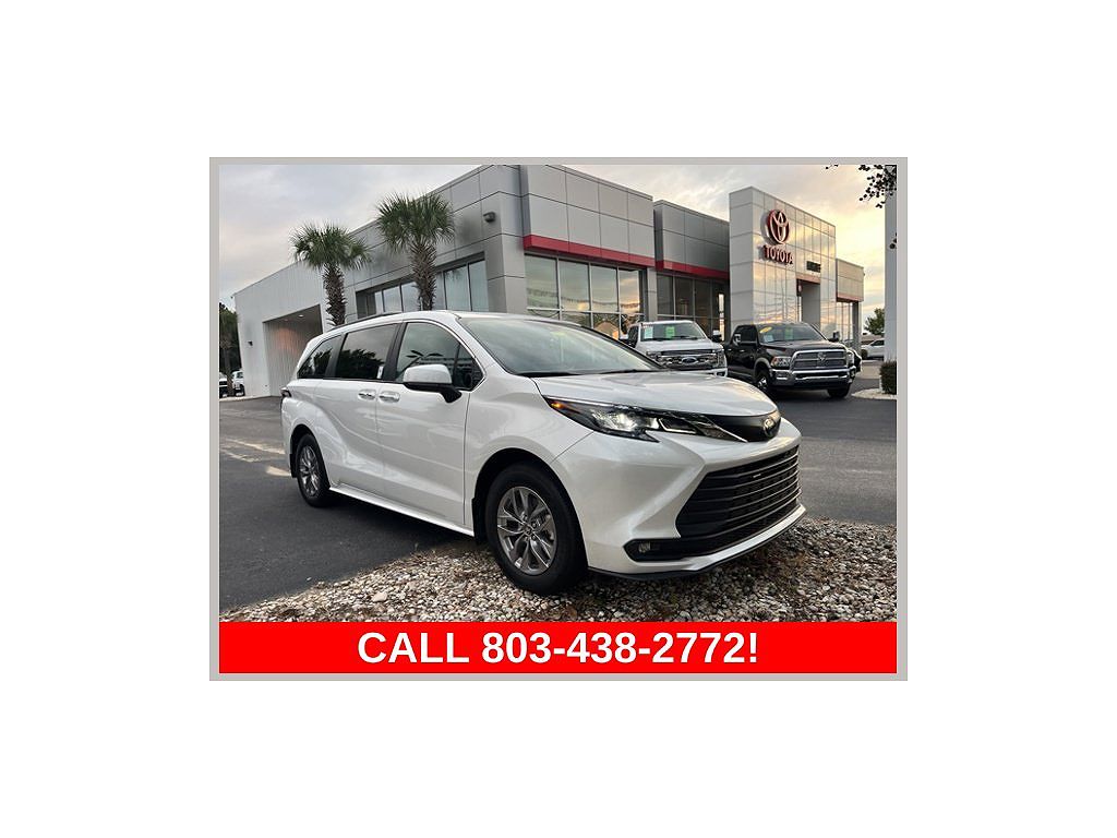 2026 Toyota Sienna XLE 8-Passenger