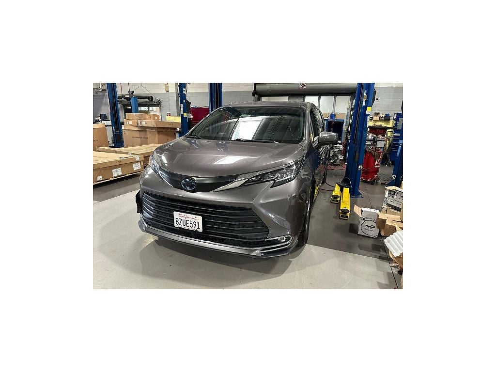 2022 Toyota Sienna XLE 7-Passenger