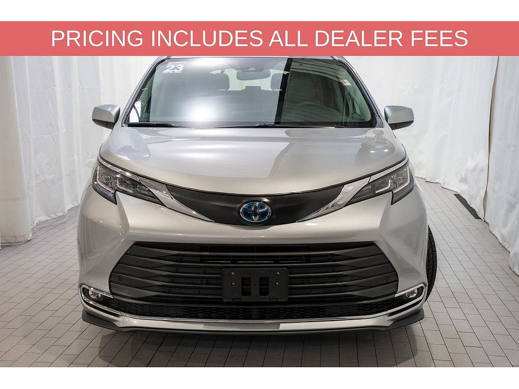 2023 Toyota Sienna XLE