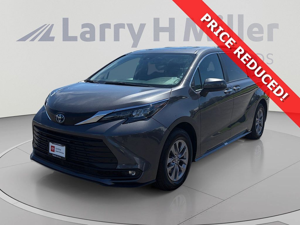 2025 Toyota Sienna XLE 8 Passenger