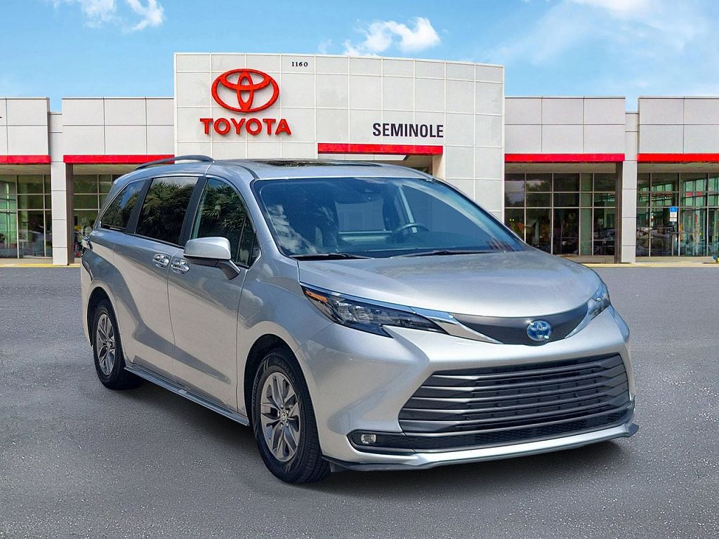 2025 Toyota Sienna XLE