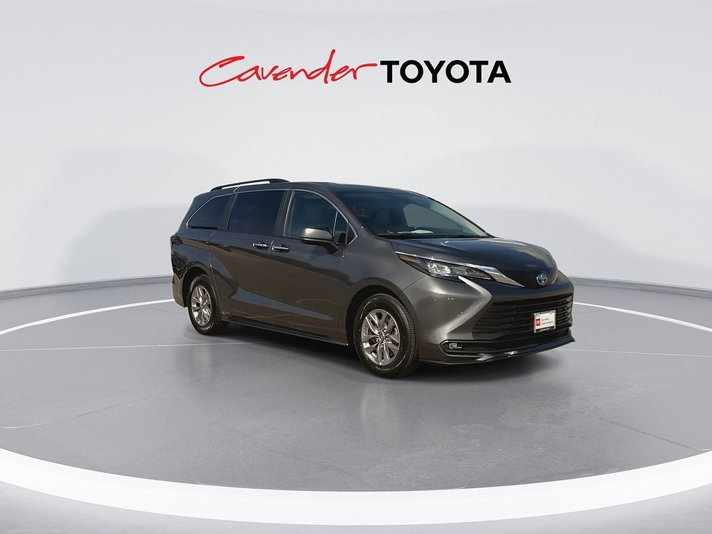 2025 Toyota Sienna XLE 8 Passenger