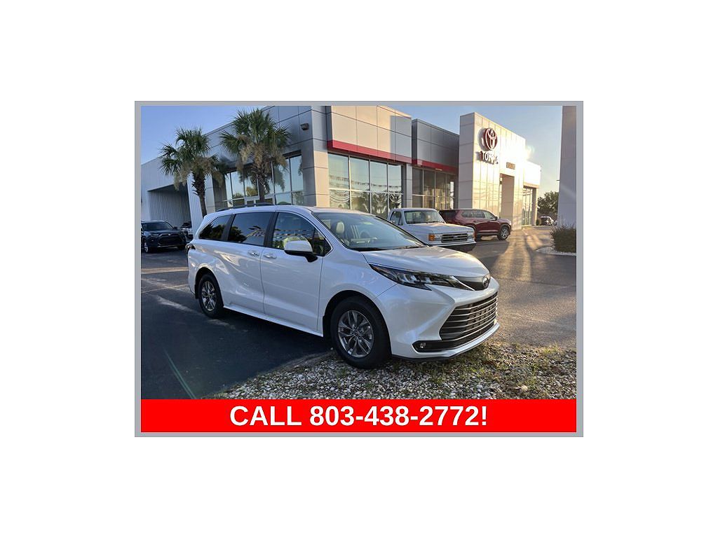 2025 Toyota Sienna XLE 7-Passenger