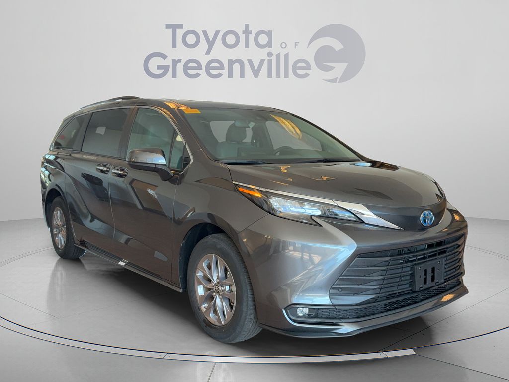 2025 Toyota Sienna XLE 8 Passenger