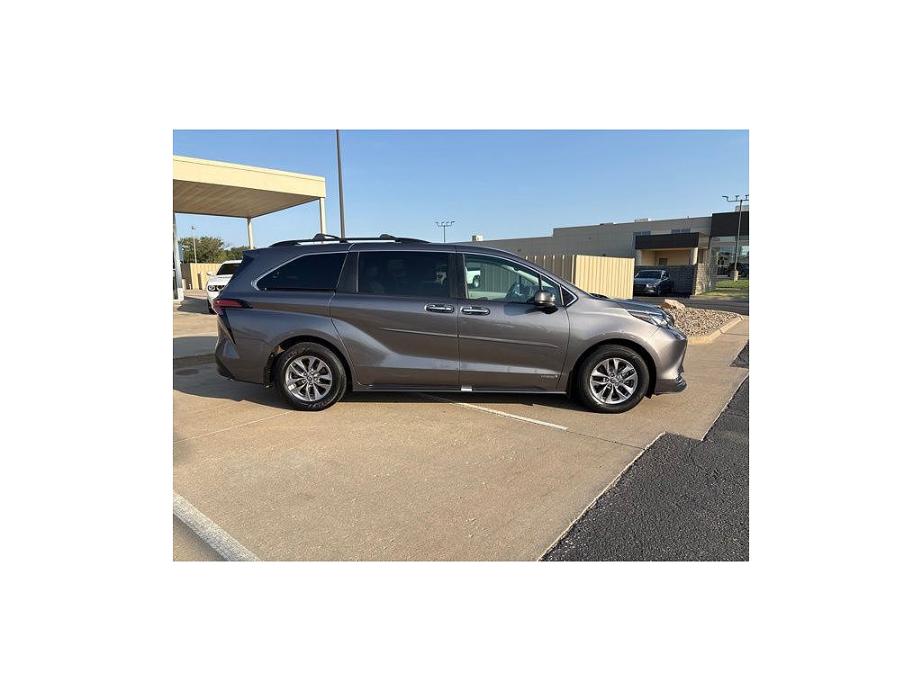 2021 Toyota Sienna XLE 7-Passenger