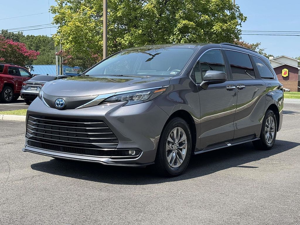 2025 Toyota Sienna XLE