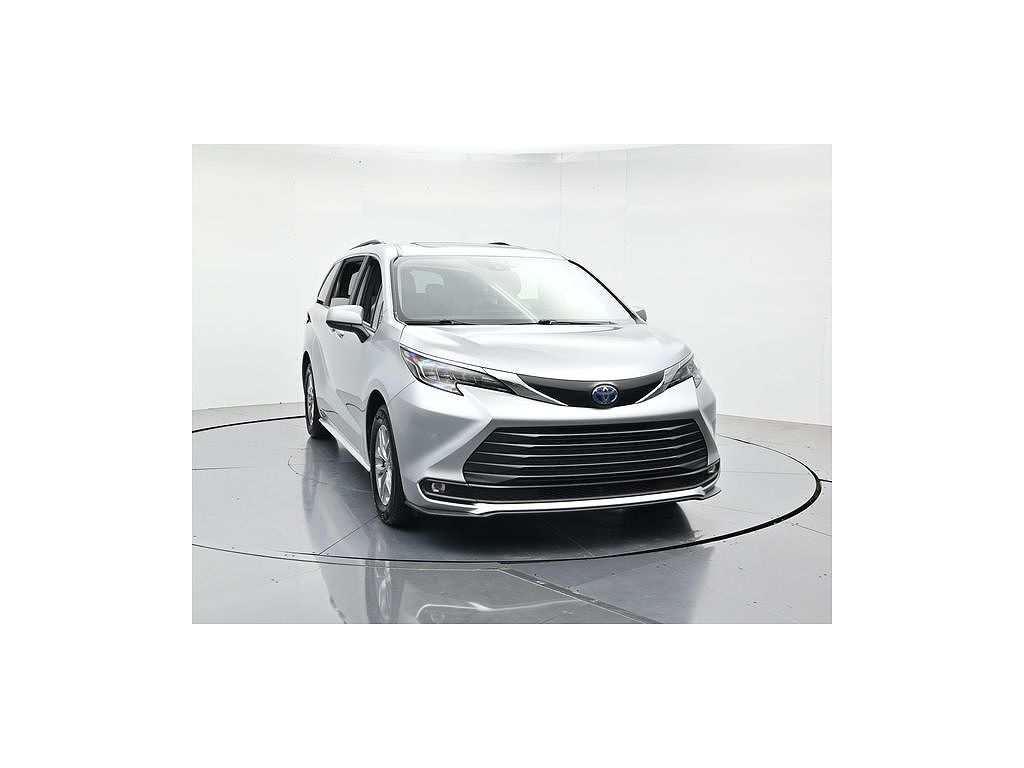 2025 Toyota Sienna XLE 7-Passenger