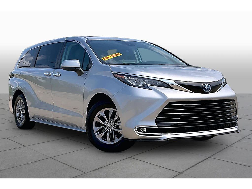 2023 Toyota Sienna XLE 8-Passenger
