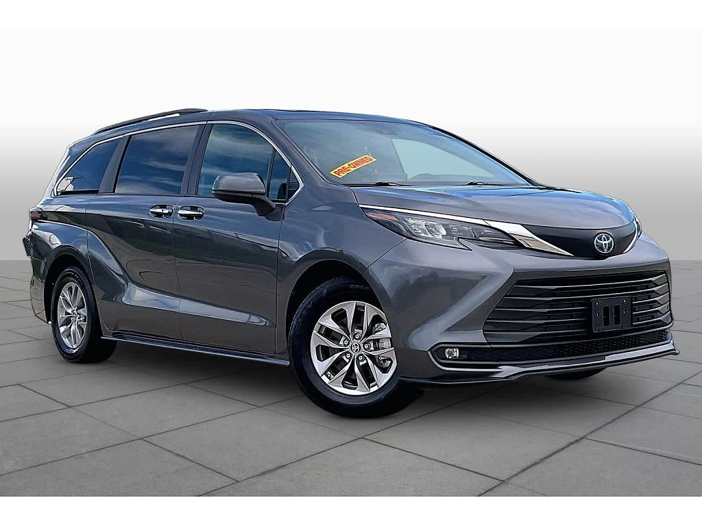 2025 Toyota Sienna XLE 7-Passenger