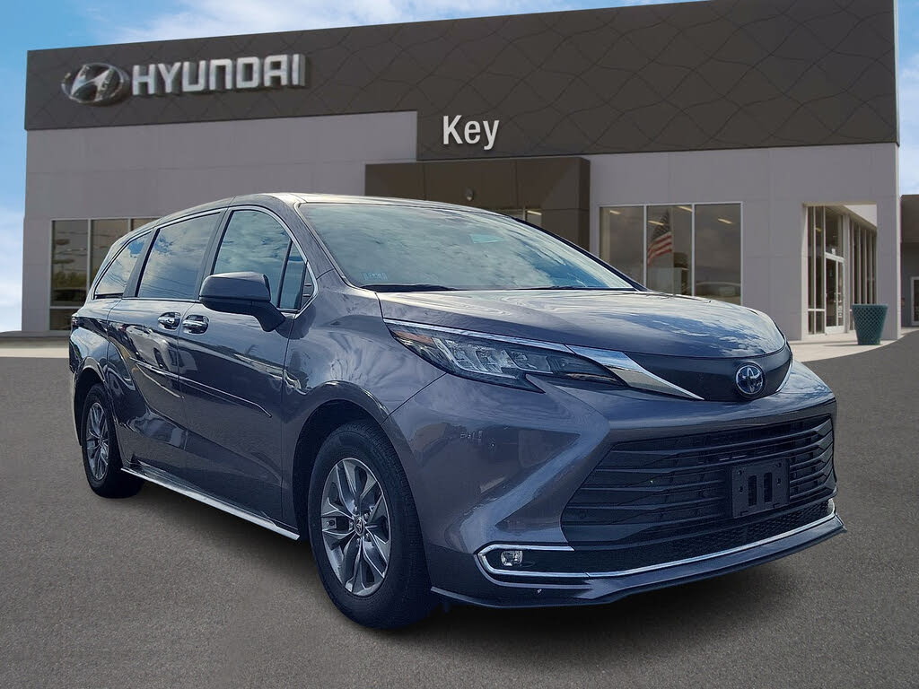 2023 Toyota Sienna XLE 7 Passenger