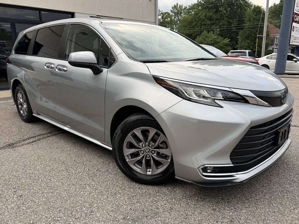 2023 Toyota Sienna XLE 7-Passenger