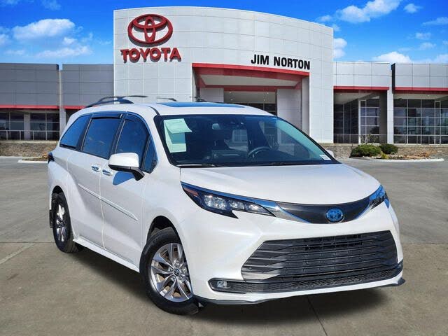 2025 Toyota Sienna XLE 7-Passenger