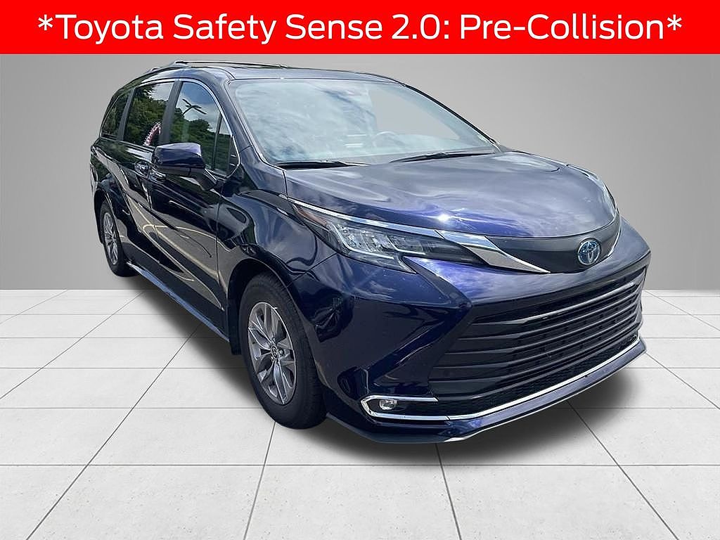 2022 Toyota Sienna XLE