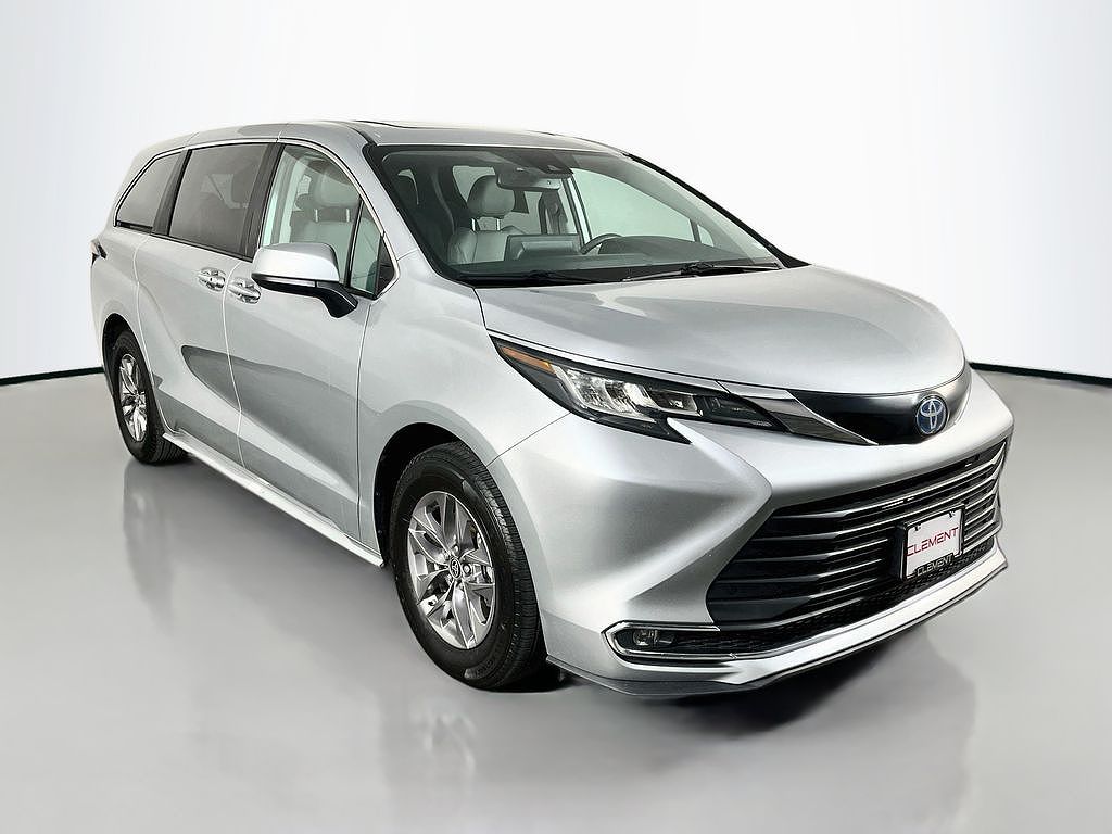 2023 Toyota Sienna XLE 7-Passenger