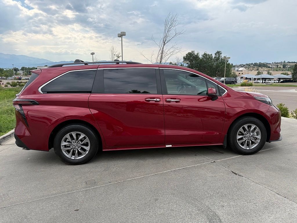 2025 Toyota Sienna XLE 7 Passenger