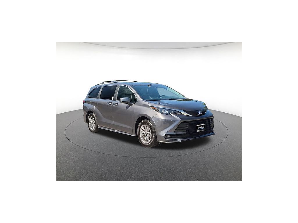 2025 Toyota Sienna XLE