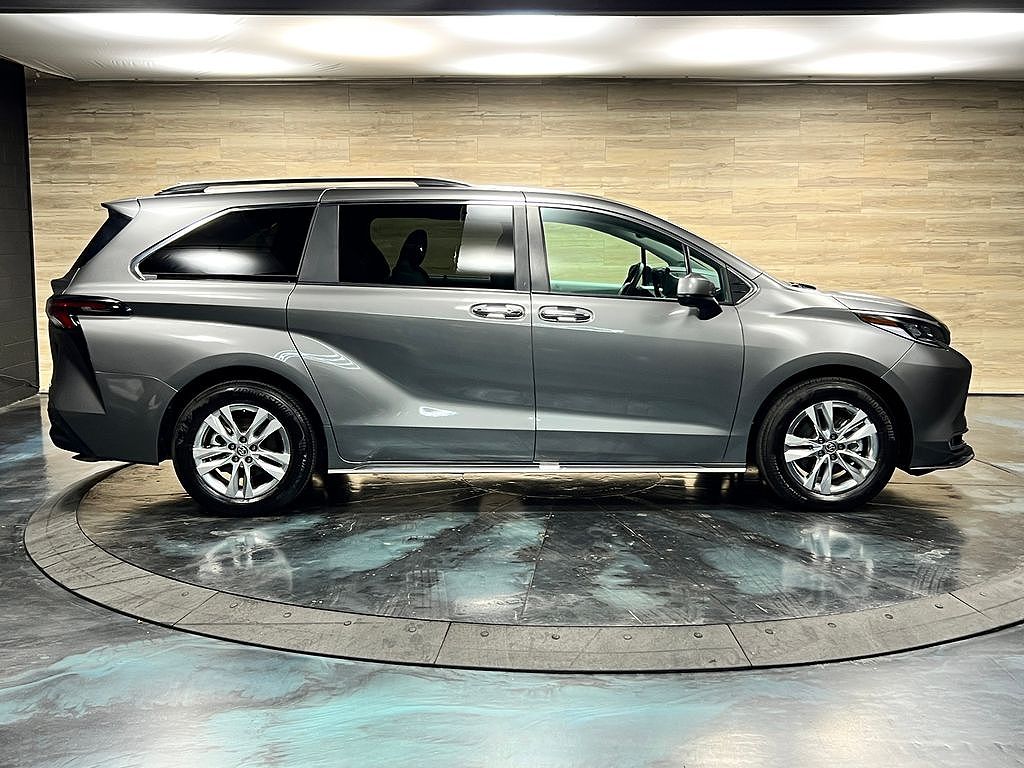2026 Toyota Sienna XLE 7-Passenger
