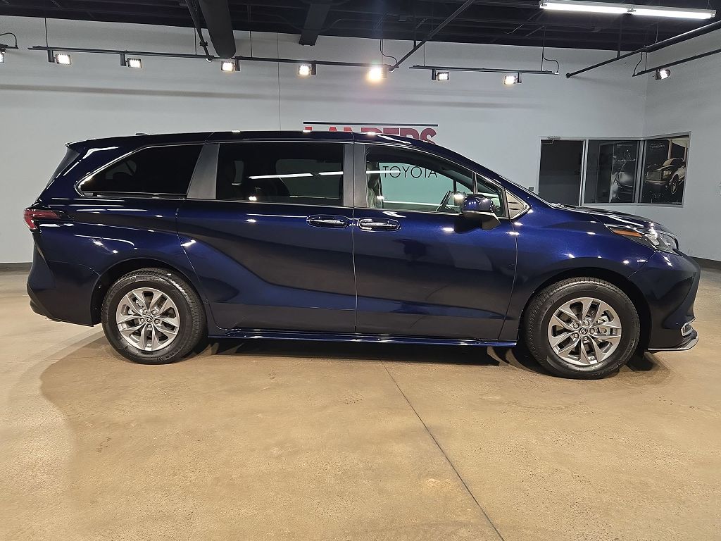2024 Toyota Sienna XLE 7-Passenger