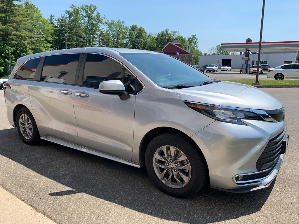 2022 Toyota Sienna XLE 7-Passenger