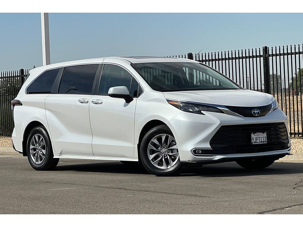 2024 Toyota Sienna XLE 7-Passenger