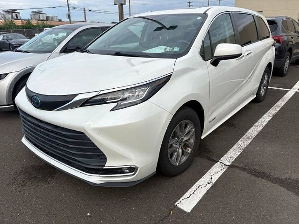 2021 Toyota Sienna XLE 7-Passenger