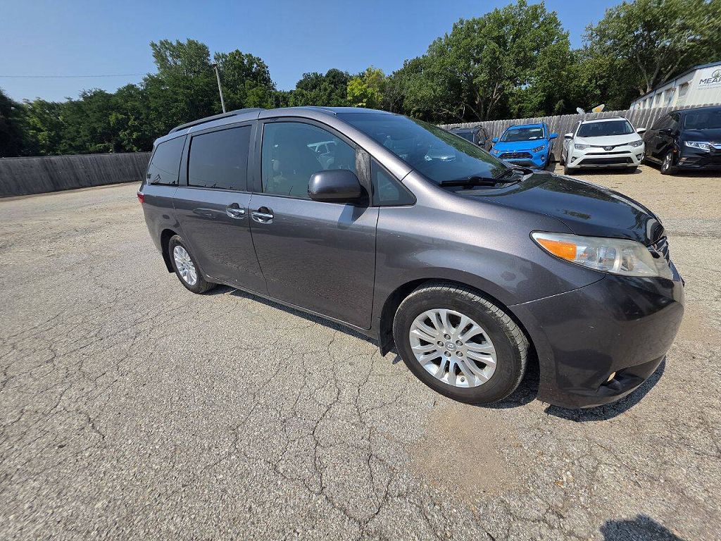 2017 Toyota Sienna Limited Premium 7-Passenger