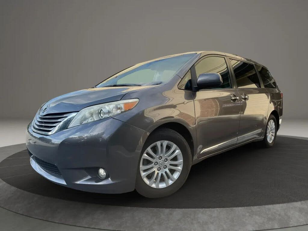 2017 Toyota Sienna XLE 7-Passenger Mobility Auto Access