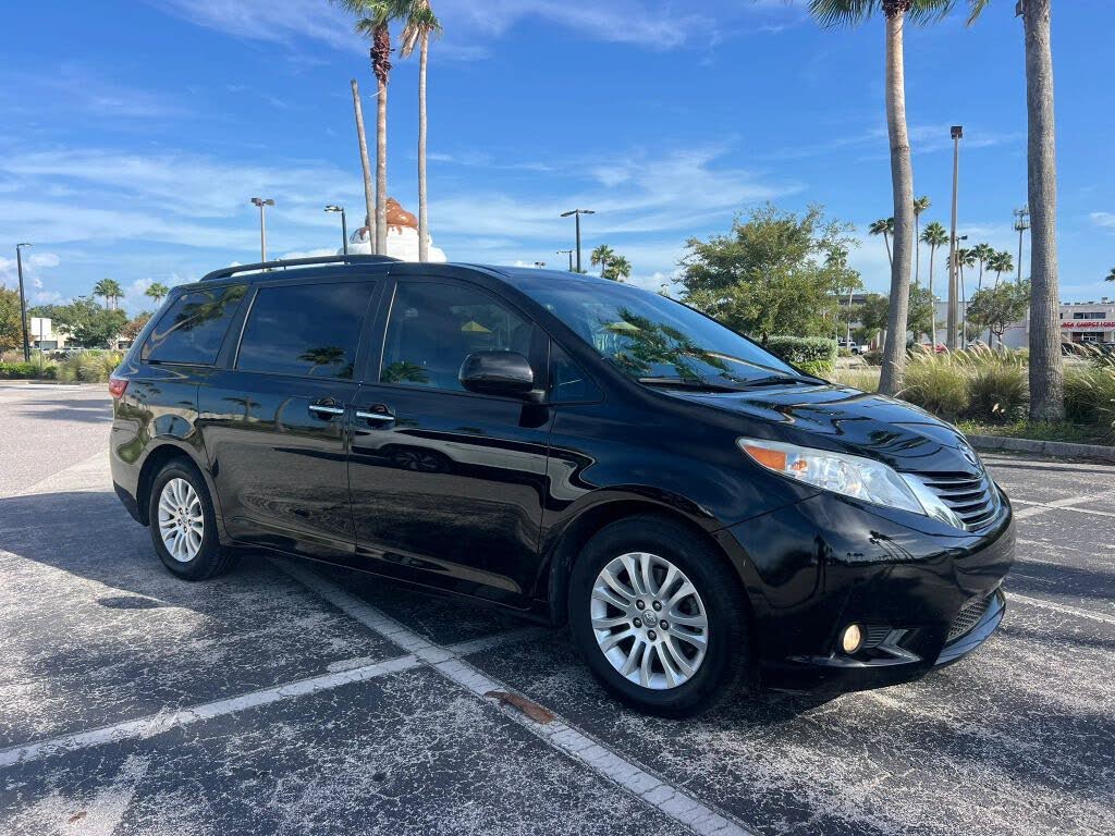 2017 Toyota Sienna XLE 7-Passenger Mobility Auto Access