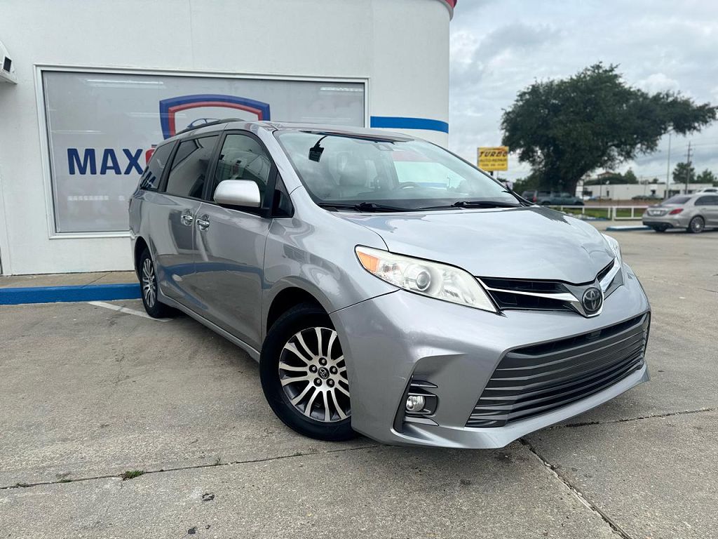 2018 Toyota Sienna XLE Premium 8-Passenger