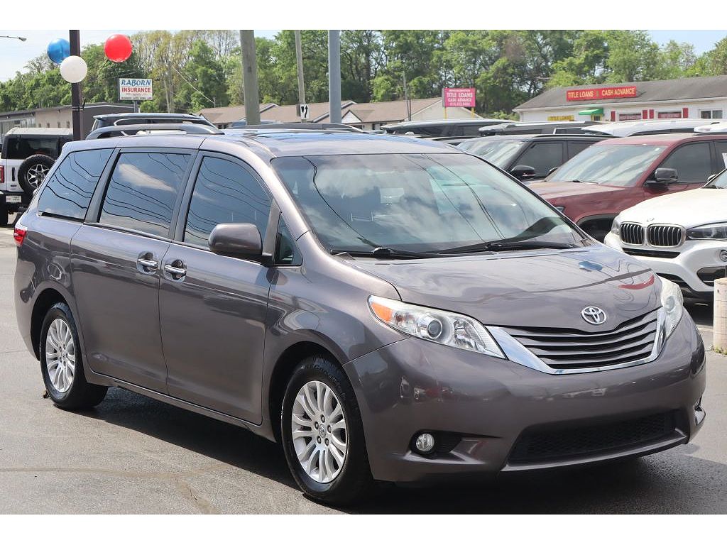 2017 Toyota Sienna Limited Premium 7-Passenger