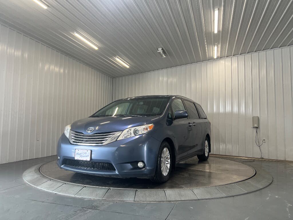 2017 Toyota Sienna Limited Premium 7-Passenger
