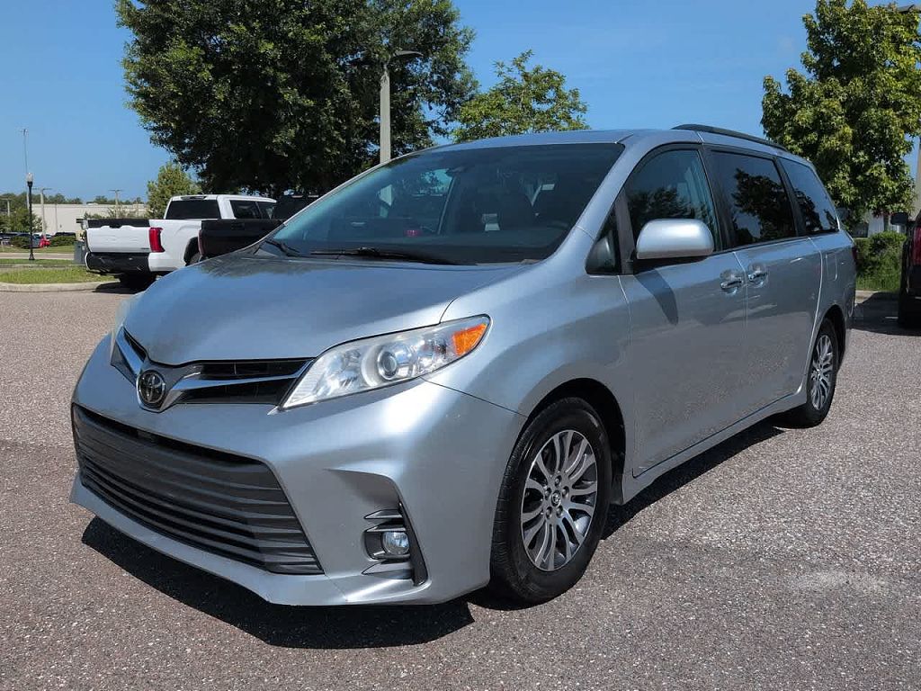 2020 Toyota Sienna XLE Premium 8-Passenger