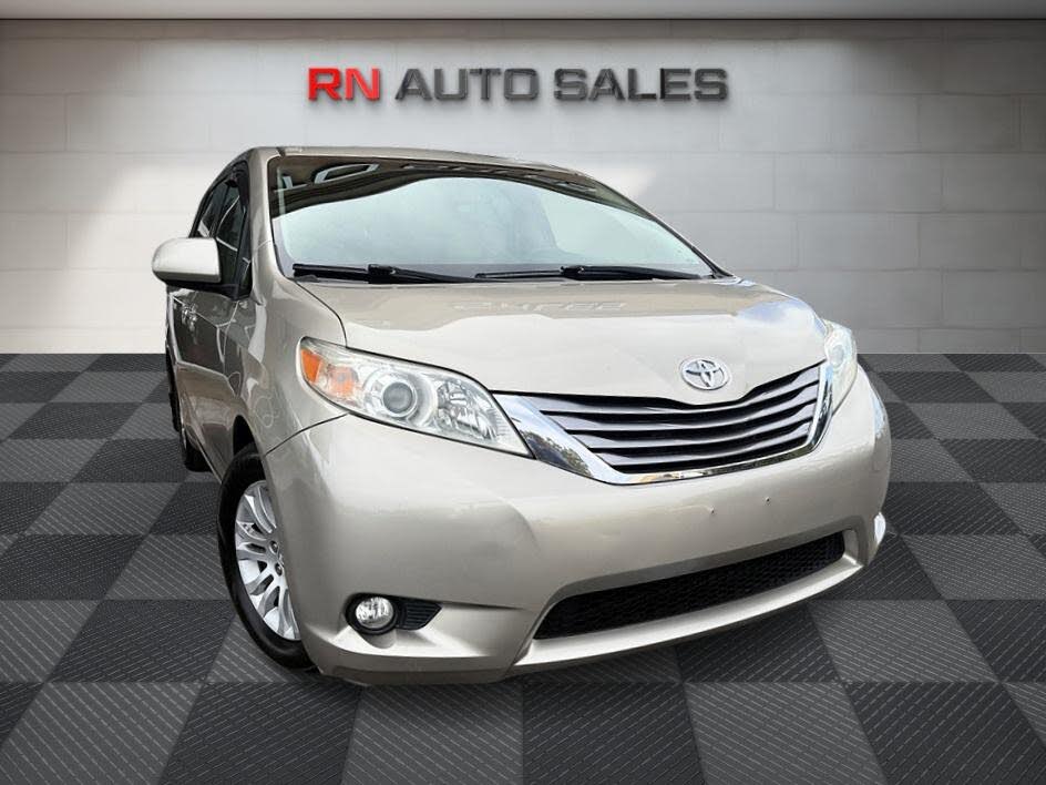 2017 Toyota Sienna XLE 7-Passenger Mobility Auto Access