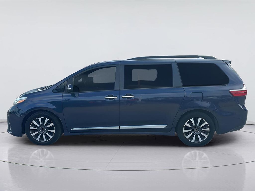 2020 Toyota Sienna XLE Premium 8-Passenger
