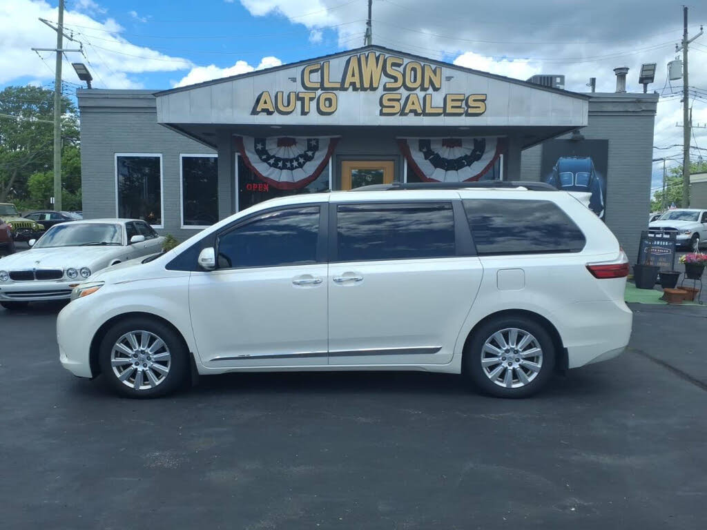 2017 Toyota Sienna XLE 8-Passenger