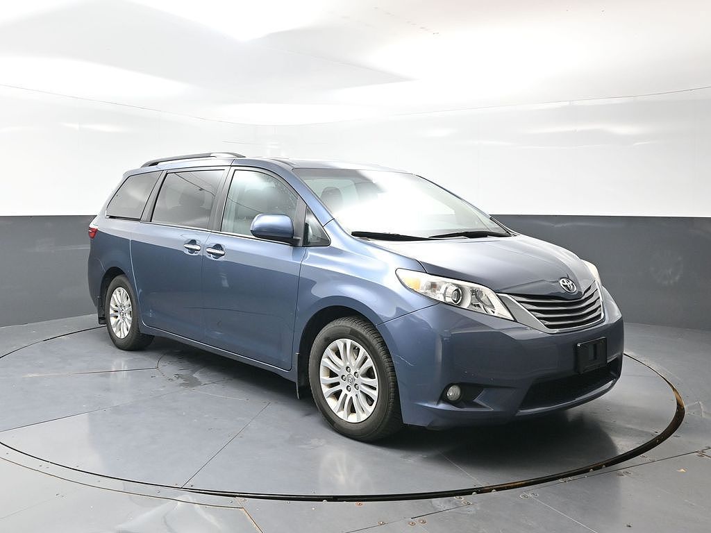 2017 Toyota Sienna Limited Premium 7-Passenger