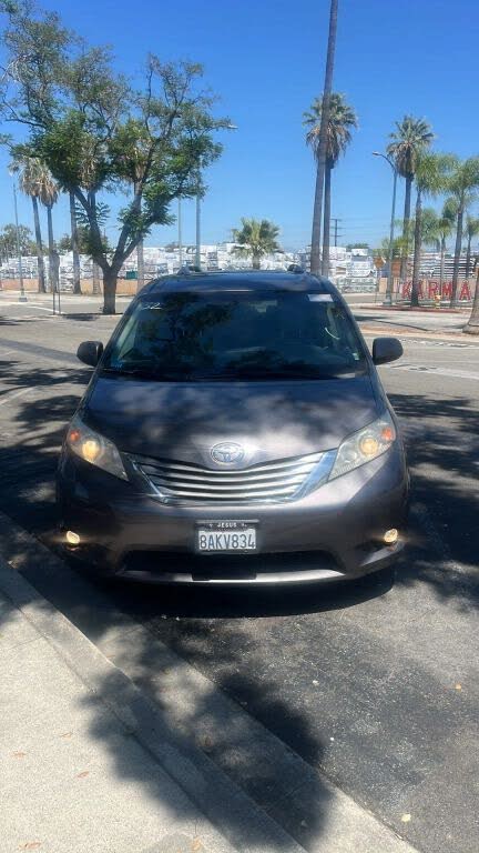 2017 Toyota Sienna XLE 7-Passenger Mobility Auto Access