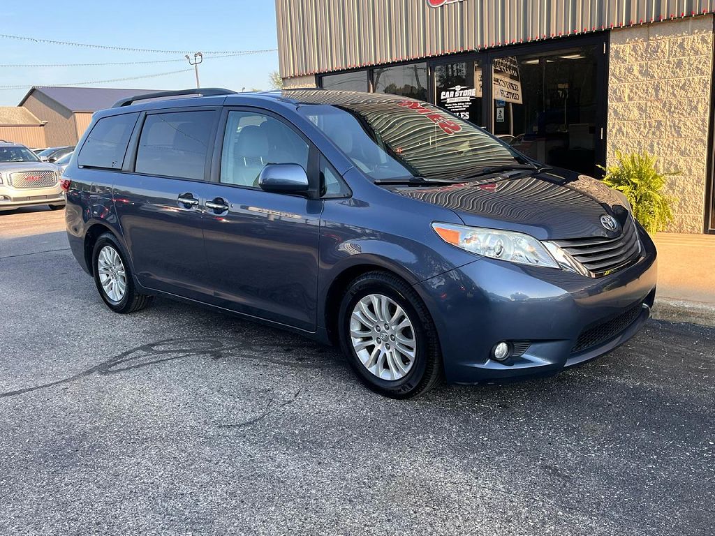 2017 Toyota Sienna XLE 8-Passenger FWD