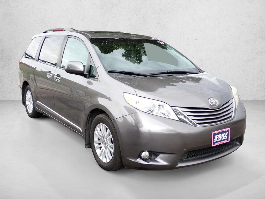 2017 Toyota Sienna XLE 8-Passenger